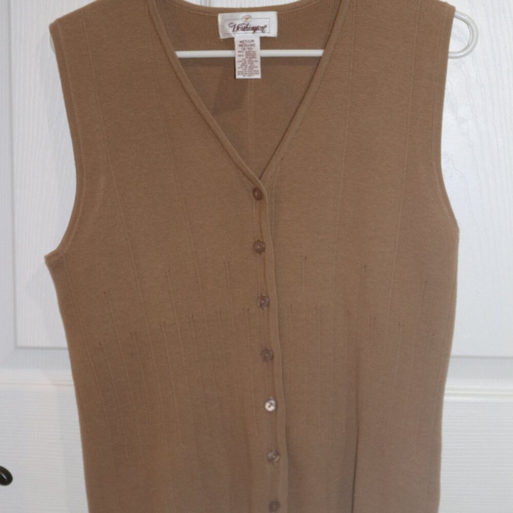women's Worthington tan sweater vest, button up size medium